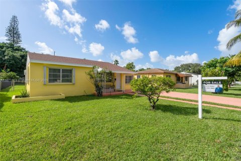 House in North Miami, Florida 3 bedrooms, 92.9 sq.m. № 1787017 - photo 29