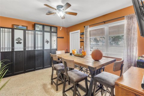 House in North Miami, Florida 3 bedrooms, 92.9 sq.m. № 1787017 - photo 20