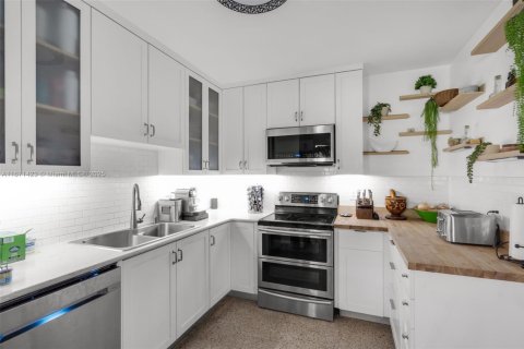 House in North Miami, Florida 3 bedrooms, 92.9 sq.m. № 1787017 - photo 4