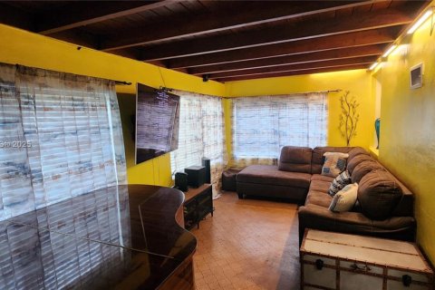 House in North Miami, Florida 3 bedrooms, 92.9 sq.m. № 1787017 - photo 18