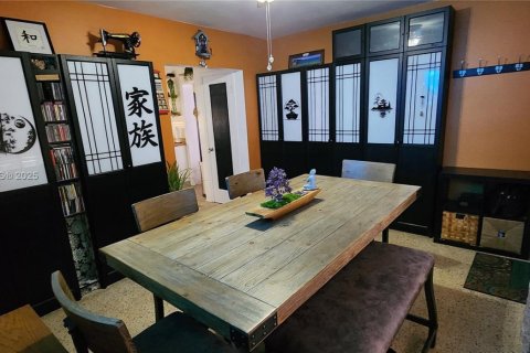 House in North Miami, Florida 3 bedrooms, 92.9 sq.m. № 1787017 - photo 23