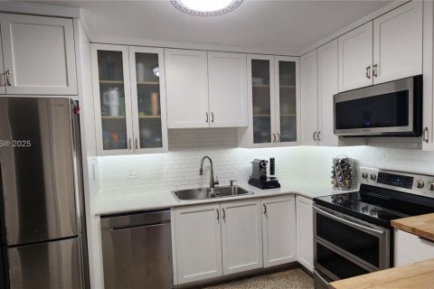House in North Miami, Florida 3 bedrooms, 92.9 sq.m. № 1787017 - photo 6
