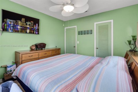 House in North Miami, Florida 3 bedrooms, 92.9 sq.m. № 1787017 - photo 8