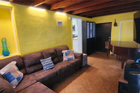 House in North Miami, Florida 3 bedrooms, 92.9 sq.m. № 1787017 - photo 16