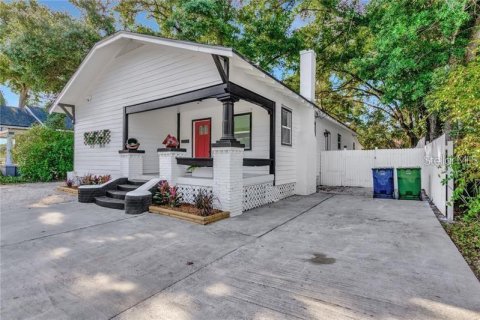 House in Tampa, Florida 3 bedrooms, 168.71 sq.m. № 2224457 - photo 3