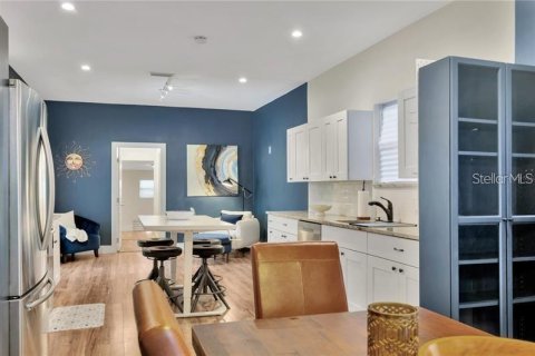 House in Tampa, Florida 3 bedrooms, 168.71 sq.m. № 2224457 - photo 11