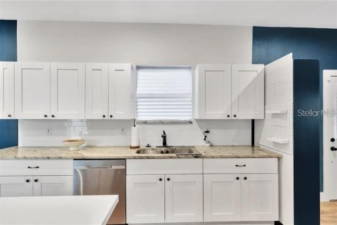 House in Tampa, Florida 3 bedrooms, 168.71 sq.m. № 2224457 - photo 19