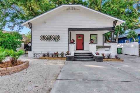 House in Tampa, Florida 3 bedrooms, 168.71 sq.m. № 2224457