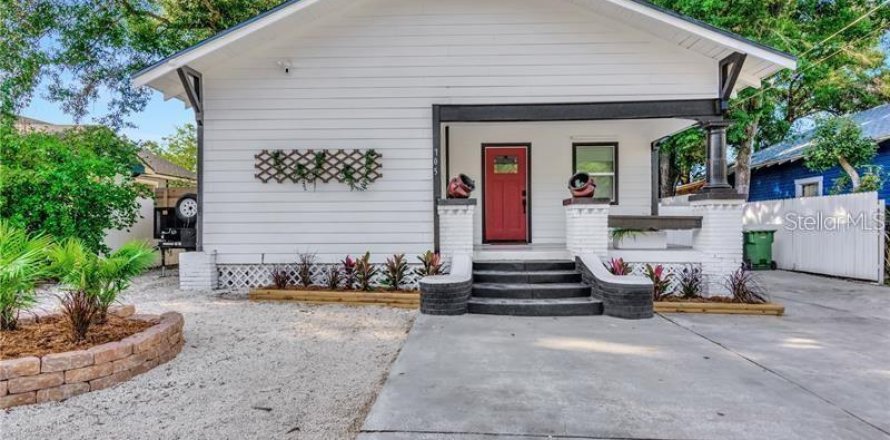 House in Tampa, Florida 3 bedrooms, 168.71 sq.m. № 2224457