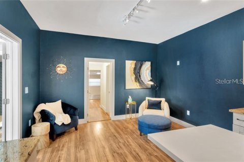 House in Tampa, Florida 3 bedrooms, 168.71 sq.m. № 2224457 - photo 9