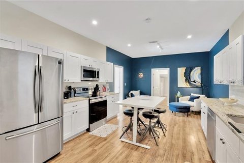 House in Tampa, Florida 3 bedrooms, 168.71 sq.m. № 2224457 - photo 15