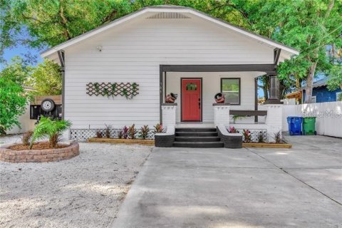 House in Tampa, Florida 3 bedrooms, 168.71 sq.m. № 2224457 - photo 2