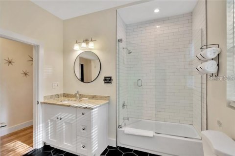 House in Tampa, Florida 3 bedrooms, 168.71 sq.m. № 2224457 - photo 23