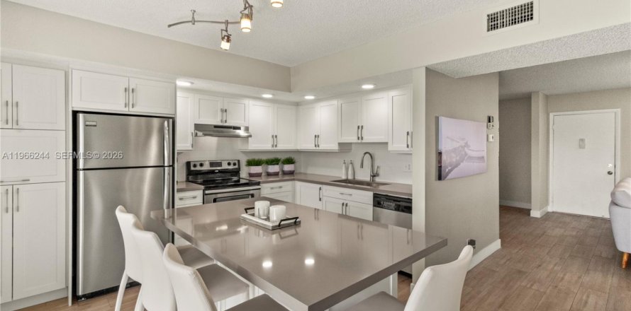 Кондоминиум с 2 спальнями в Делрей-Бич, Флорида № 2030661