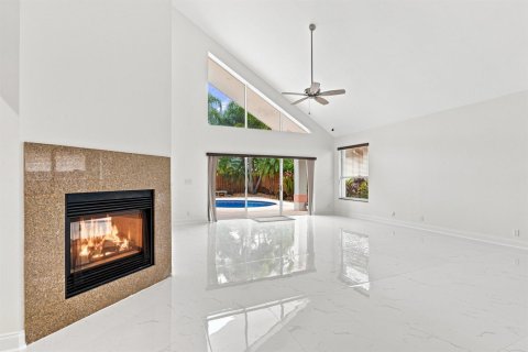 Casa en venta en West Palm Beach, Florida, 3 dormitorios, 235.32 m2 № 2385490 - foto 8