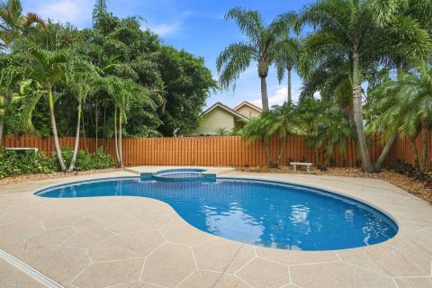 Casa en venta en West Palm Beach, Florida, 3 dormitorios, 235.32 m2 № 2385490 - foto 2