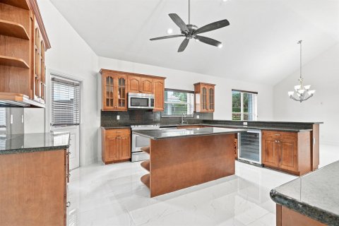 Casa en venta en West Palm Beach, Florida, 3 dormitorios, 235.32 m2 № 2385490 - foto 4