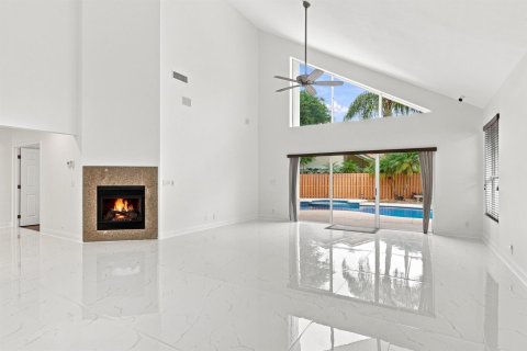 Casa en venta en West Palm Beach, Florida, 3 dormitorios, 235.32 m2 № 2385490 - foto 3