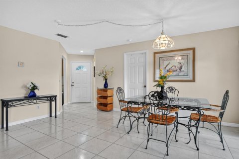 Condo in Port St. Lucie, Florida, 2 bedrooms  № 2376192 - photo 4