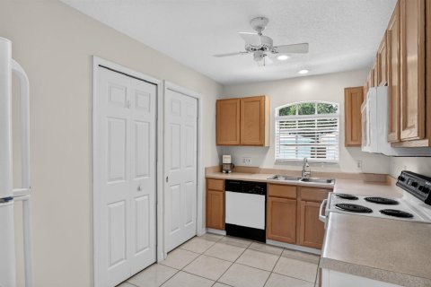 Condo in Port St. Lucie, Florida, 2 bedrooms  № 2376192 - photo 7