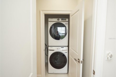 Touwnhouse à louer à Tampa, Floride: 4 chambres, 240.34 m2 № 2414040 - photo 18