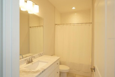 Touwnhouse à louer à Tampa, Floride: 4 chambres, 240.34 m2 № 2414040 - photo 6
