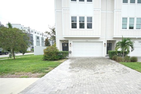 Touwnhouse à Tampa, Floride 4 chambres, 240.34 m2 № 2414040