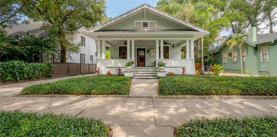 House in Tampa, Florida 3 bedrooms, 177.81 sq.m. № 1853304