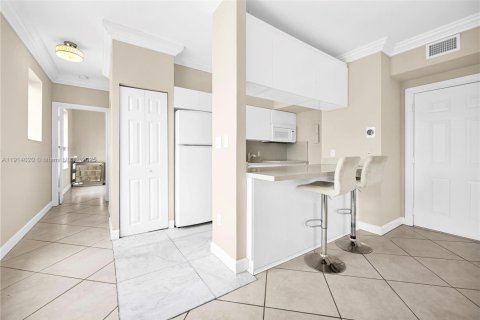 Снять в аренду кондоминиум в Майами-Бич, Флорида 2 спальни, 64.2м2, № 1969867 - фото 7