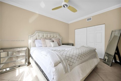 Снять в аренду кондоминиум в Майами-Бич, Флорида 2 спальни, 64.2м2, № 1969867 - фото 9