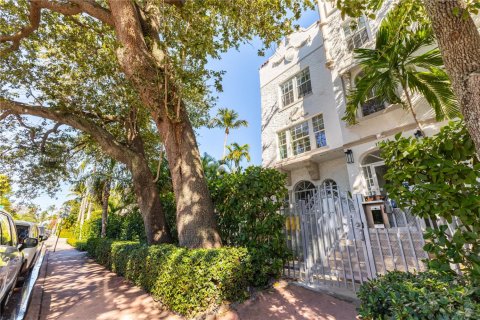 Снять в аренду кондоминиум в Майами-Бич, Флорида 2 спальни, 64.2м2, № 1969867 - фото 18