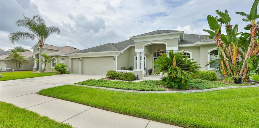 Villa ou maison à Land O' Lakes, Floride 4 chambres, 246.93 m2 № 2195630
