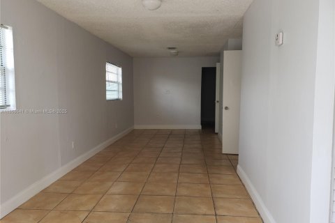 Villa ou maison à louer à Miami, Floride: 3 chambres, 139.07 m2 № 1927909 - photo 11