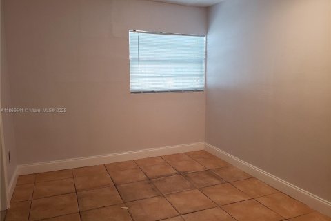 Villa ou maison à louer à Miami, Floride: 3 chambres, 139.07 m2 № 1927909 - photo 10