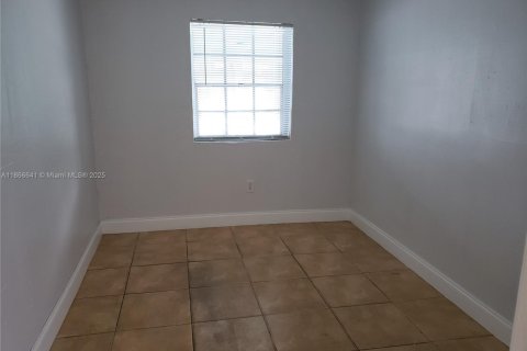 Villa ou maison à louer à Miami, Floride: 3 chambres, 139.07 m2 № 1927909 - photo 8