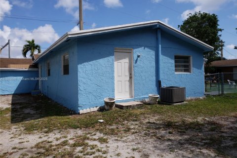 Villa ou maison à louer à Miami, Floride: 3 chambres, 139.07 m2 № 1927909 - photo 1