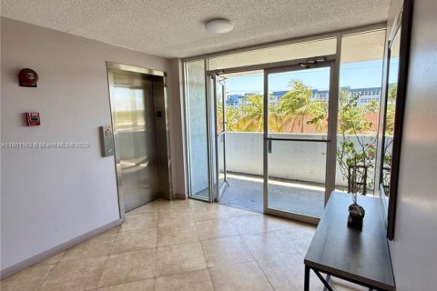 Condominio en venta en North Miami Beach, Florida, 1 dormitorio, 66.89 m2 № 2055336 - foto 30