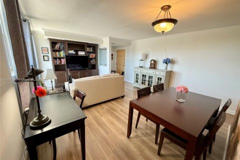 Condominio en venta en North Miami Beach, Florida, 1 dormitorio, 66.89 m2 № 2055336 - foto 6