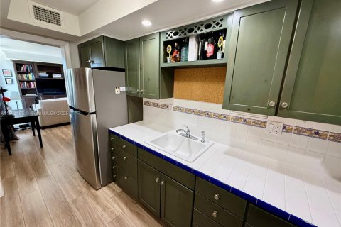 Condominio en venta en North Miami Beach, Florida, 1 dormitorio, 66.89 m2 № 2055336 - foto 27