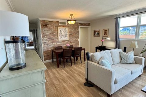 Condominio en venta en North Miami Beach, Florida, 1 dormitorio, 66.89 m2 № 2055336 - foto 7