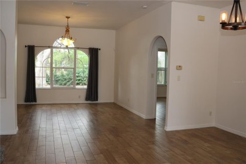 House in Oviedo, Florida 5 bedrooms, 229 sq.m. № 2100337 - photo 5