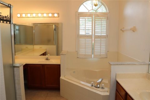 House in Oviedo, Florida 5 bedrooms, 229 sq.m. № 2100337 - photo 10