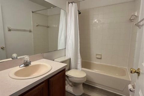 House in Oviedo, Florida 5 bedrooms, 229 sq.m. № 2100337 - photo 12