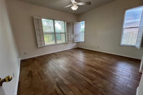 House in Oviedo, Florida 5 bedrooms, 229 sq.m. № 2100337 - photo 9