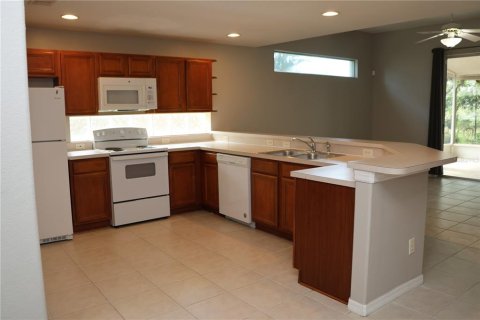 House in Oviedo, Florida 5 bedrooms, 229 sq.m. № 2100337 - photo 3