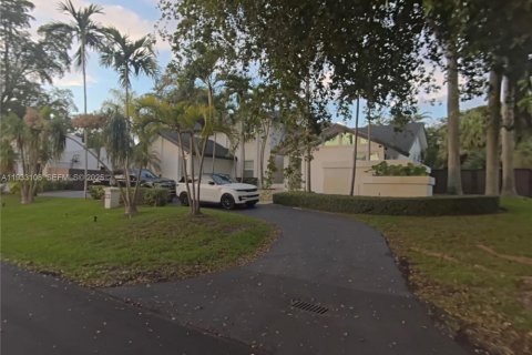 House in Palmetto Bay, Florida 4 bedrooms, 350.06 sq.m. № 2077025 - photo 2