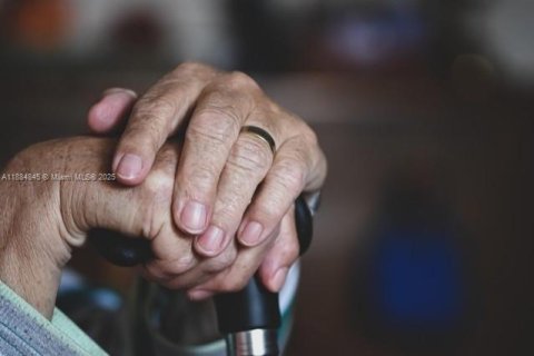 Immobilier commercial à Hialeah, Floride № 1978856