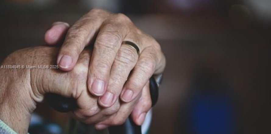 Immobilier commercial à Hialeah, Floride № 1978856