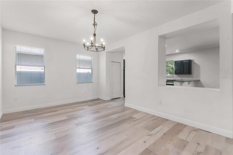 House in Orlando, Florida 4 bedrooms, 268.02 sq.m. № 1586805 - photo 8