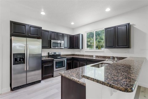 House in Orlando, Florida 4 bedrooms, 268.02 sq.m. № 1586805 - photo 12